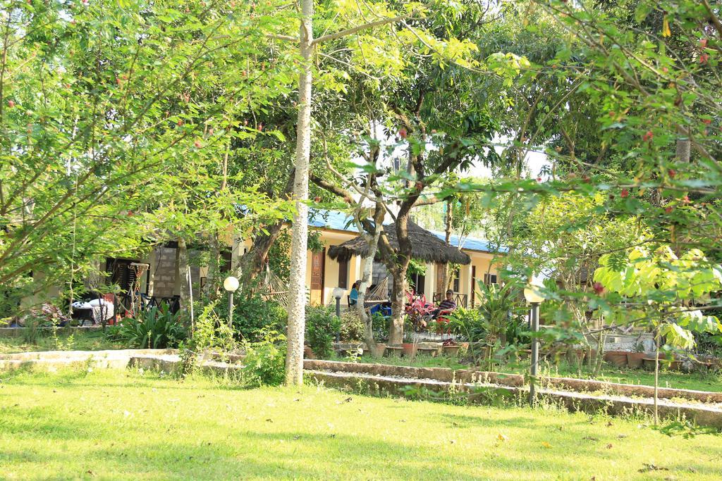 Chitwan Safari Camp & Lodge Саураха Экстерьер фото