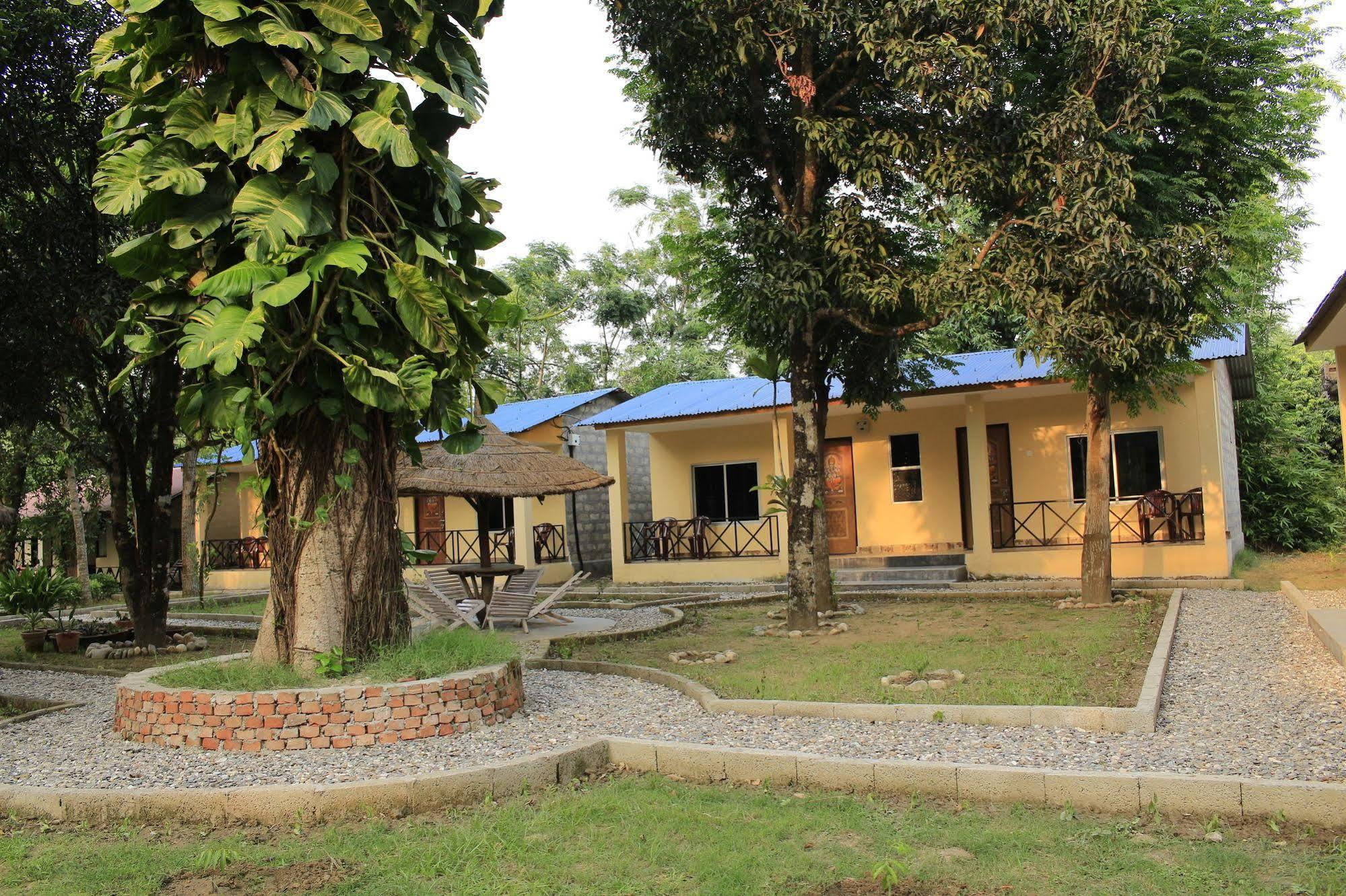 Chitwan Safari Camp & Lodge Саураха Экстерьер фото