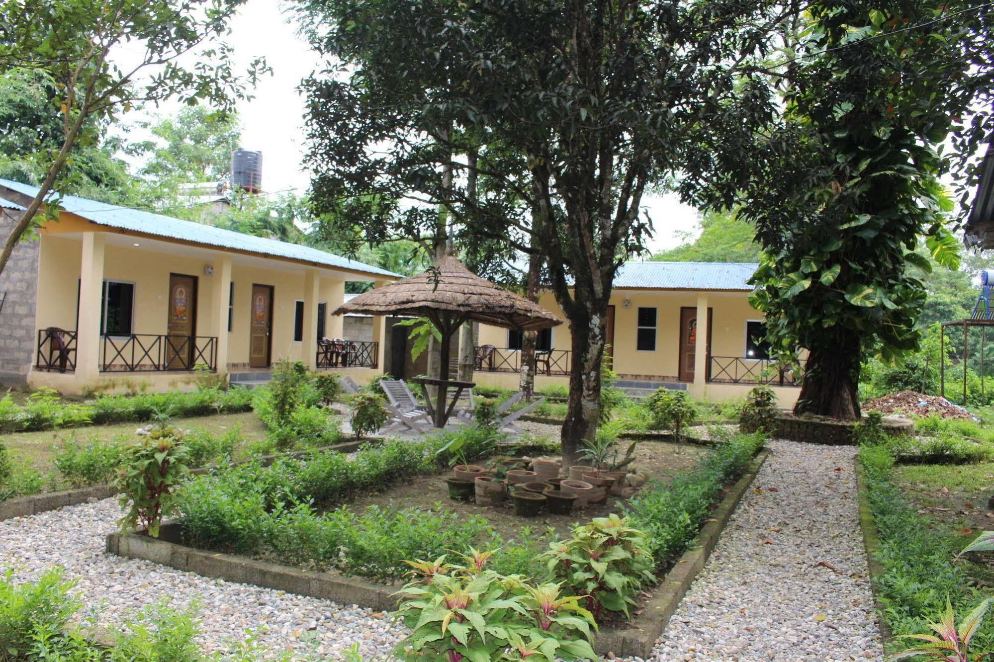 Chitwan Safari Camp & Lodge Саураха Экстерьер фото