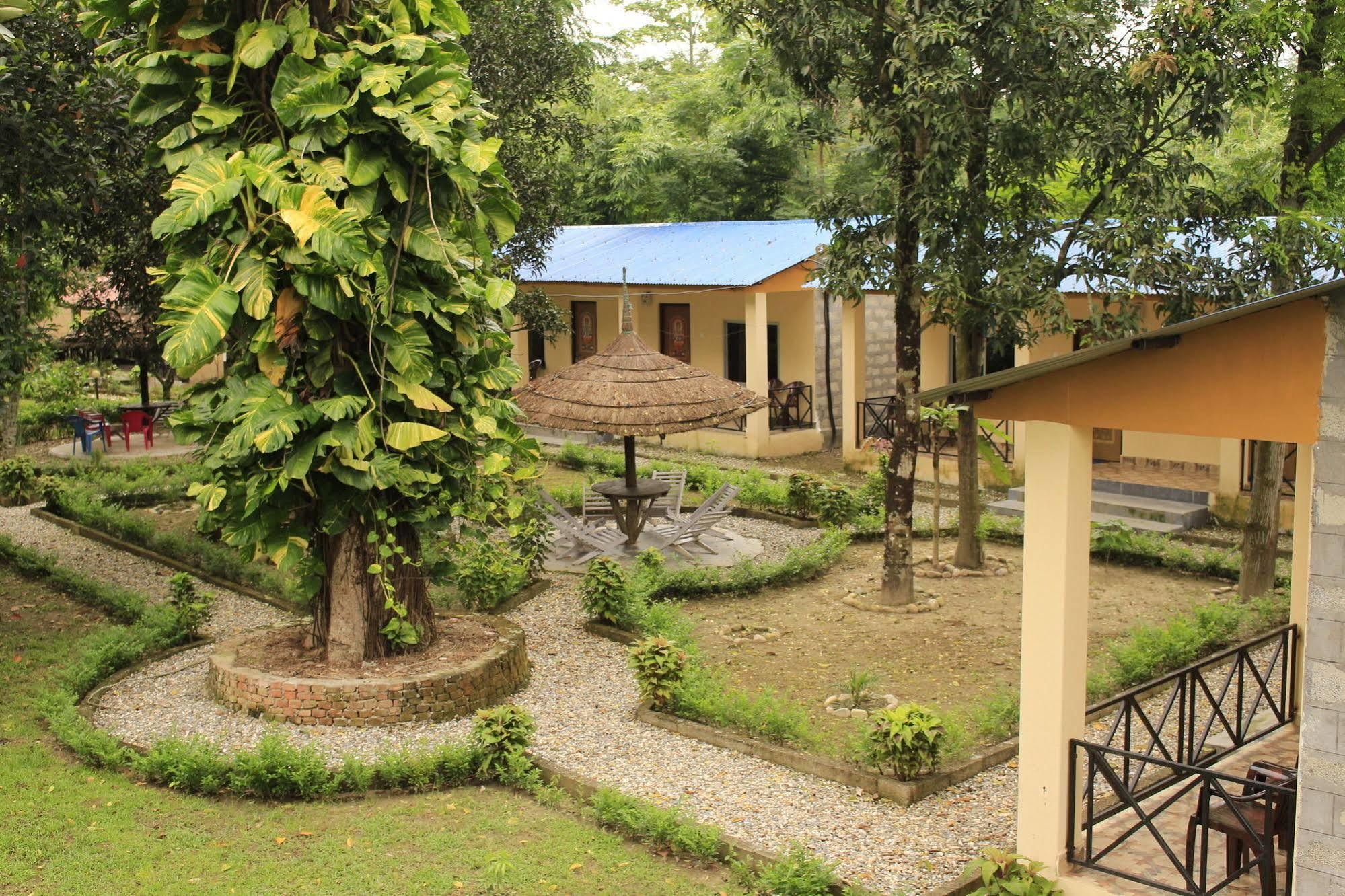 Chitwan Safari Camp & Lodge Саураха Экстерьер фото